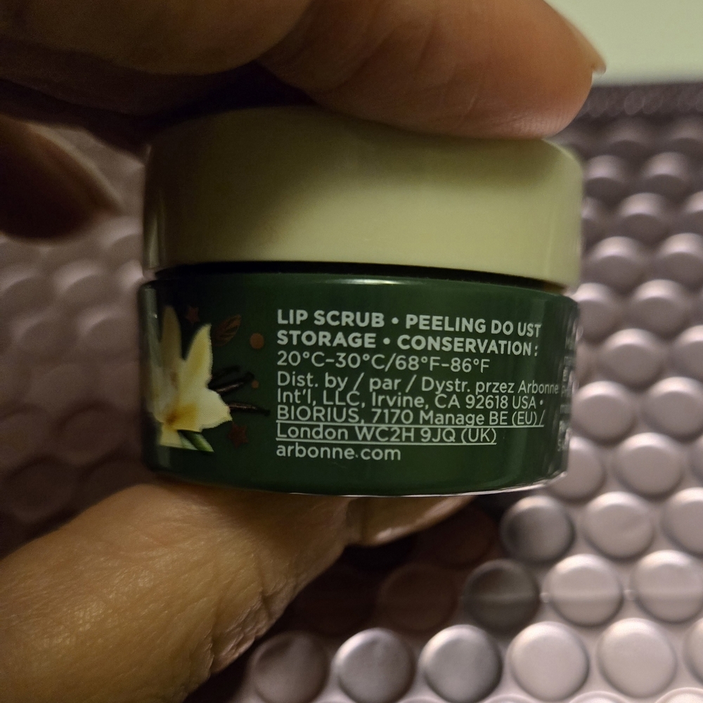 Arbonne Lip Scrub in Green Jar - Picture 3 of 4